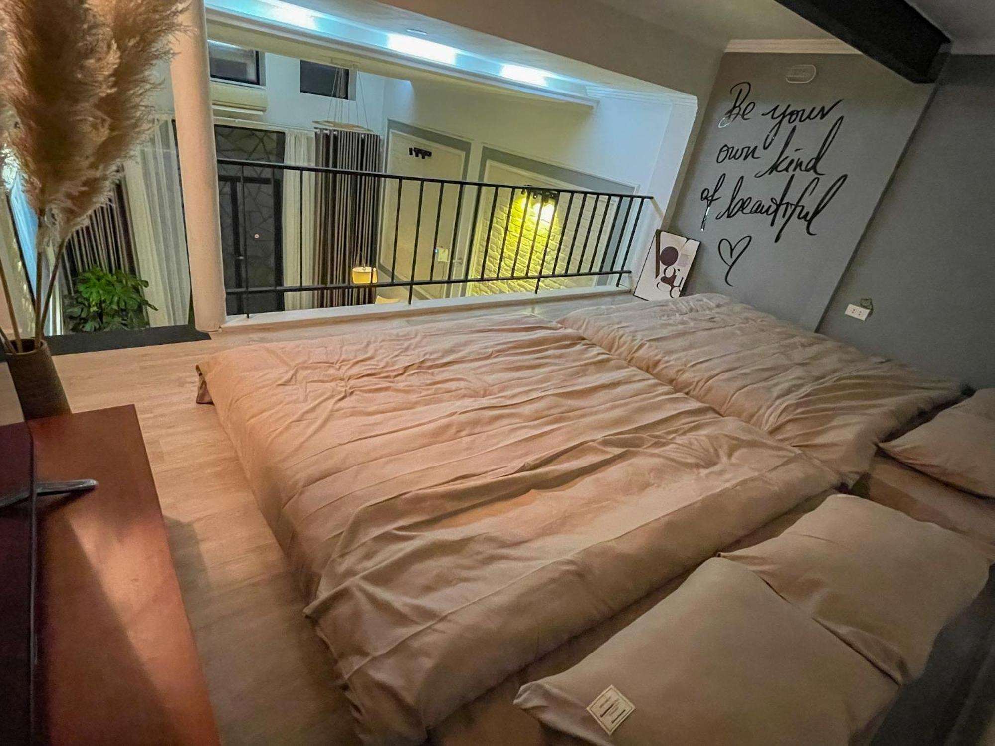 Zeus Living - Old Quater Homestay Hanoi Bagian luar foto