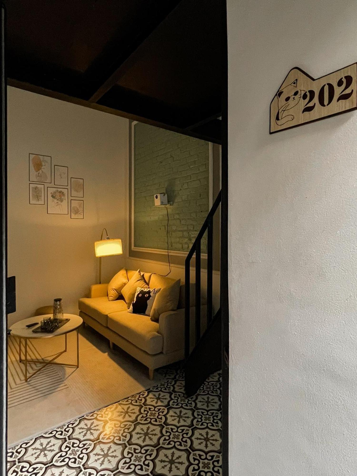 Zeus Living - Old Quater Homestay Hanoi Bagian luar foto