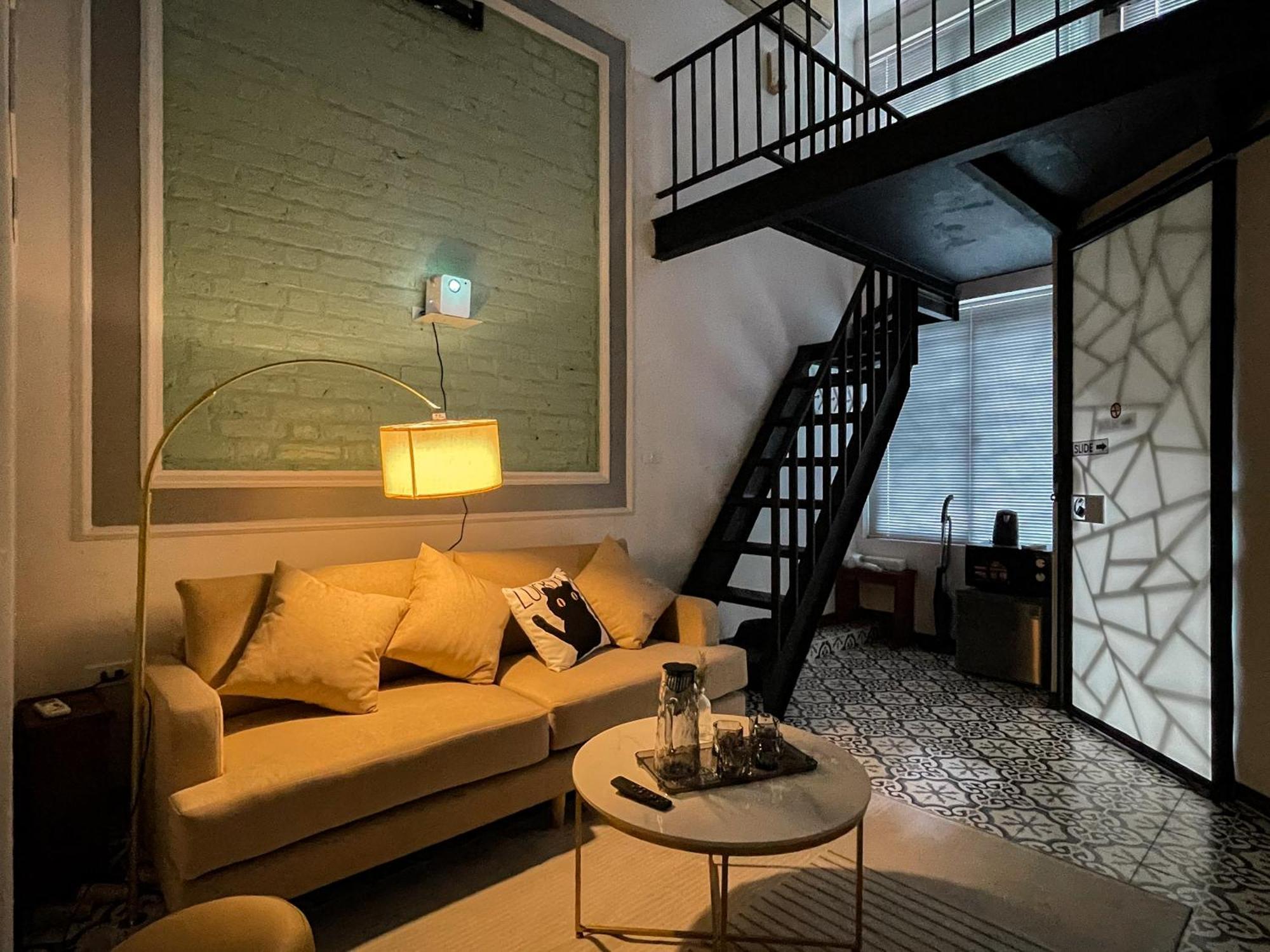 Zeus Living - Old Quater Homestay Hanoi Bagian luar foto