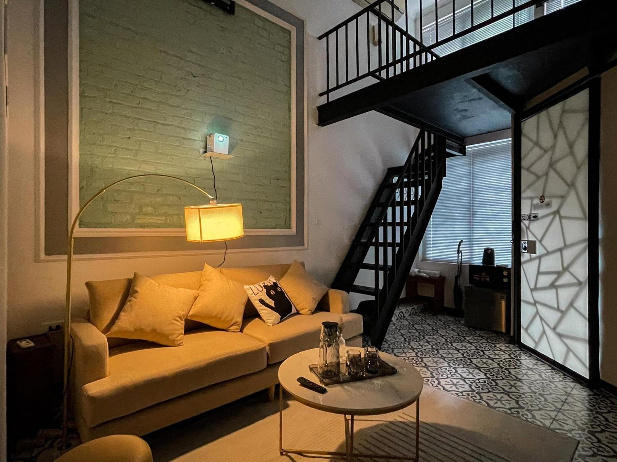 Zeus Living - Old Quater Homestay Hanoi Bagian luar foto